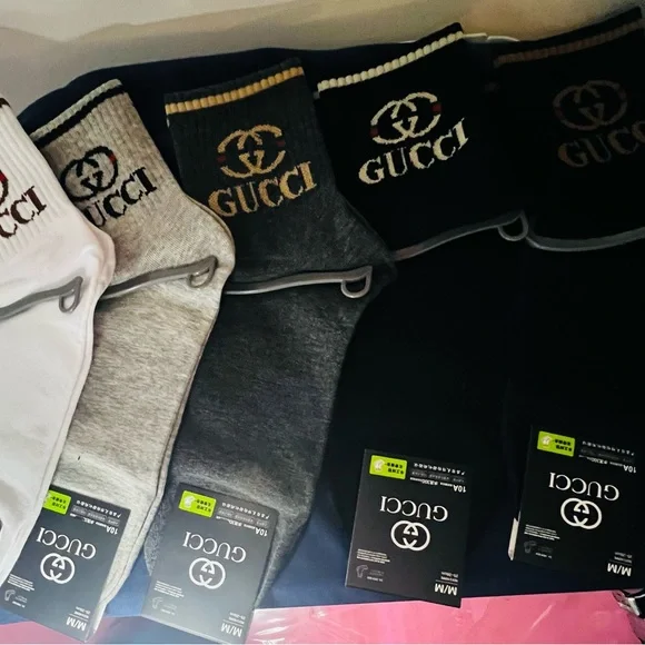 5 Pairs GG Crew Socks in Black, Gray & Cream with Red Accent - Picture 6 of 6